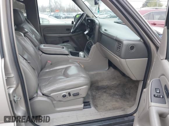 ✅ 2005 Chevrolet Suburban LT • VIN: 3GNFK16Z15G234416 • Лот: 40967737. Опубликован ранее на IAAI с пробегом 197 990 миль. Бесплатный доступ к архиву аукционных продаж из США и подробный отчёт об истории автомобиля на DreamBid. Изображение 5.