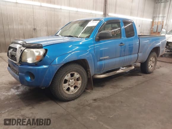 ✅ 2011 Toyota Tacoma • VIN: 5TFUX4EN1BX007462 • Lot: 41516380. Listed on IAAI with 93,111 mi. Free auction sales archive from the USA and detailed vehicle history report at DreamBid. Image 2.