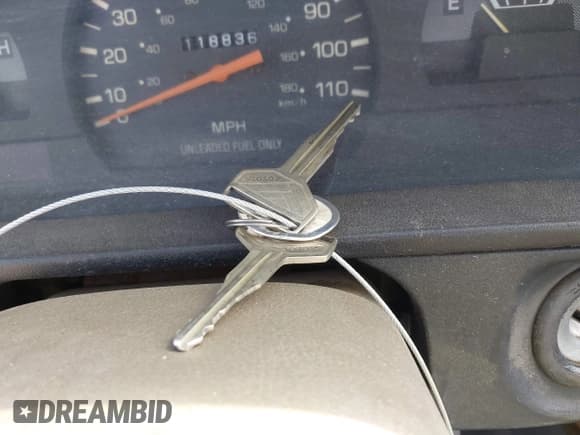 ✅ 1992 Toyota Pickup • VIN: JT4RN81A0N0091342 • Lot: 42886313. Wystawiony na IAAI z przebiegiem 118 836 mil. Bezpłatny archiwum sprzedaży aukcyjnych z USA i szczegółowy raport historii pojazdu na DreamBid. Zdjęcie 11.