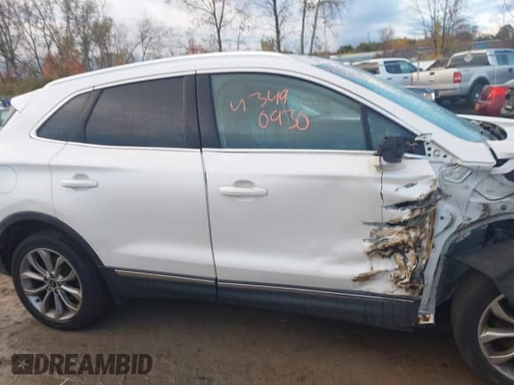 ✅ 2017 Lincoln MKC Select • VIN: 5LMCJ2D91HUL69722 • Лот: 43494196. Опубликован ранее на IAAI с пробегом 103 919 миль. Бесплатный доступ к архиву аукционных продаж из США и подробный отчёт об истории автомобиля на DreamBid. Изображение 13.