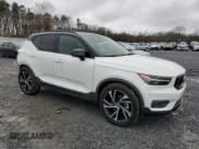 ✅ 2020 Volvo XC40 R-Design • VIN: YV4AC2HM2L2323955 • Lot: 42212044. Wystawiony na Copart z przebiegiem 56 456 mil. Bezpłatny archiwum sprzedaży aukcyjnych z USA i szczegółowy raport historii pojazdu na DreamBid. Zdjęcie 4.