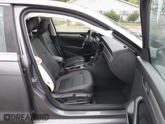 ✅ 2020 Volkswagen Passat SE • VIN: 1VWWA7A34LC011947 • Lot: 42713519. Listed on IAAI with 58,681 mi. Free auction sales archive from the USA and detailed vehicle history report at DreamBid. Image 5.