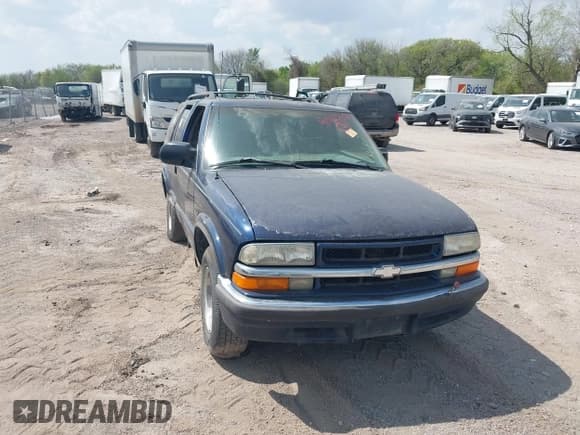 ✅ 1999 Chevrolet Blazer LS • VIN: 1GNCS13W1X2120019 • Lot: 41766379. Wystawiony na IAAI z przebiegiem Nie podano. Bezpłatny archiwum sprzedaży aukcyjnych z USA i szczegółowy raport historii pojazdu na DreamBid. Zdjęcie 1.