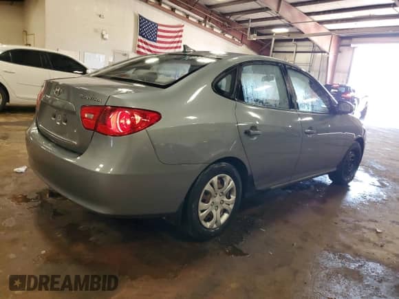 ✅ 2009 Hyundai Elantra SE • VIN: KMHDU46D79U811786 • Lot: 62991165. Wystawiony na Copart z przebiegiem 263 920 mil mil. Skorzystaj z bezpłatnego archiwum sprzedaży aukcyjnych z USA i zobacz szczegółowy raport historii pojazdu na DreamBid. Zdjęcie 3.