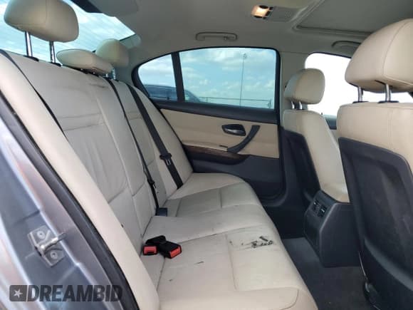 ✅ 2010 BMW 3 Series 328i • VIN: WBAPH7G51ANM48427 • Lot: 82253385. Listed on Copart with 223,427 mi. Free auction sales archive from the USA and detailed vehicle history report at DreamBid. Image 10.