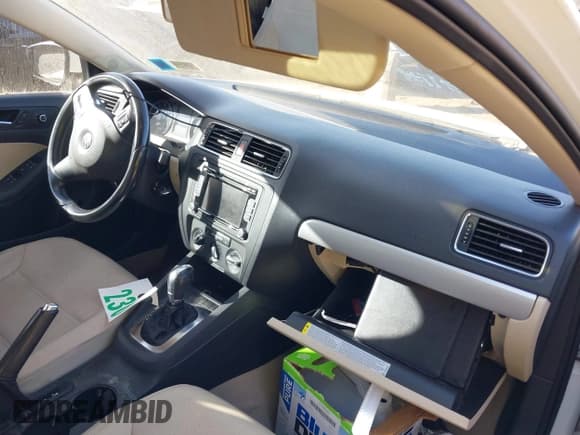 ✅ 2013 Volkswagen Jetta SE • VIN: 3VWDP7AJXDM359188 • Lot: 40790094. Wystawiony na IAAI z przebiegiem 84 286 mil. Bezpłatny archiwum sprzedaży aukcyjnych z USA i szczegółowy raport historii pojazdu na DreamBid. Zdjęcie 5.