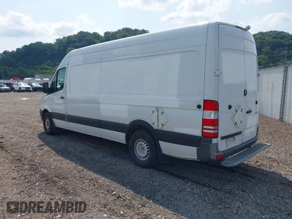 ✅ 2014 Mercedes-Benz Sprinter • VIN: WD3PE8DE2E5897895 • Lot: 42405759. Wystawiony na IAAI z przebiegiem 342 741 mil. Bezpłatny archiwum sprzedaży aukcyjnych z USA i szczegółowy raport historii pojazdu na DreamBid. Zdjęcie 3.