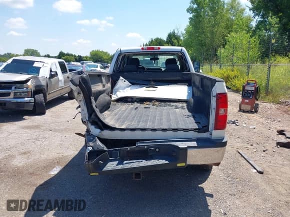 ✅ 2009 Chevrolet Silverado 3500HD • VIN: 1GCHC83K69F118800 • Lot: 42858401. Listed on IAAI with 275,265 mi. Free auction sales archive from the USA and detailed vehicle history report at DreamBid. Image 17.