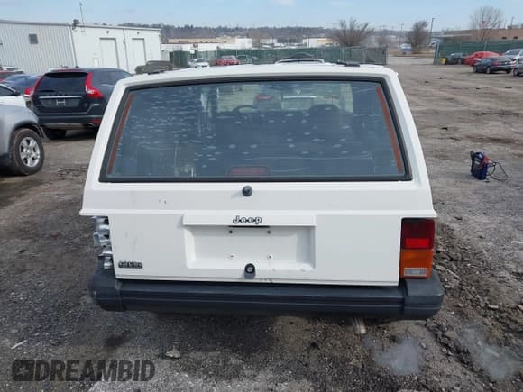 ✅ 1996 Jeep Cherokee Sport • VIN: 1J4FJ68S6TL234012 • Lot: 41571658. Listed on IAAI with 255,817 mi. Free auction sales archive from the USA and detailed vehicle history report at DreamBid. Image 17.