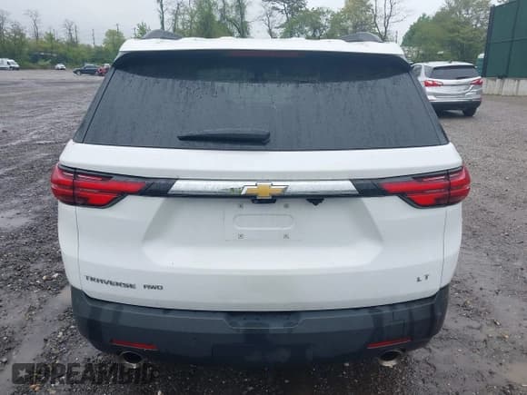 ✅ 2022 Chevrolet Traverse LT • VIN: 1GNEVHKW6NJ135807 • Lot: 42167651. Wystawiony na IAAI z przebiegiem 62 782 mil. Bezpłatny archiwum sprzedaży aukcyjnych z USA i szczegółowy raport historii pojazdu na DreamBid. Zdjęcie 16.