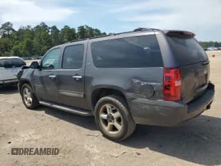 ✅ 2010 Chevrolet Suburban LT • VIN: 1GNUCJE08AR282271 • Lot: 69958304. Wystawiony na Copart z przebiegiem 252 836 mil. Bezpłatny archiwum sprzedaży aukcyjnych z USA i szczegółowy raport historii pojazdu na DreamBid. Zdjęcie 2.