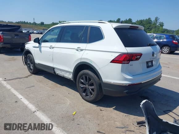 ✅ 2022 Volkswagen Tiguan SE • VIN: 3VV2B7AX2NM096940 • Lot: 42850064. Wystawiony na IAAI z przebiegiem 52 304 mil. Bezpłatny archiwum sprzedaży aukcyjnych z USA i szczegółowy raport historii pojazdu na DreamBid. Zdjęcie 3.