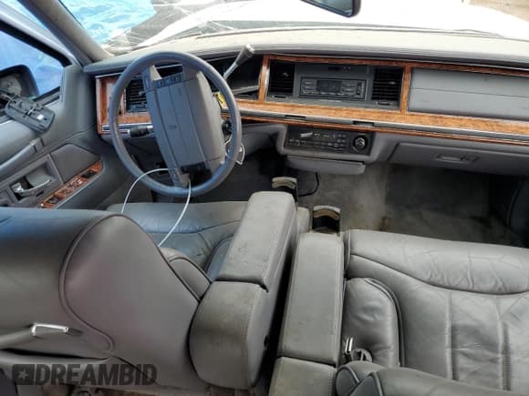 ✅ 1994 Lincoln Town Car Signature • VIN: 1LNLM82W3RY616383 • Lot: 58416764. Listed on Copart with Not provided. Free auction sales archive from the USA and detailed vehicle history report at DreamBid. Image 8.