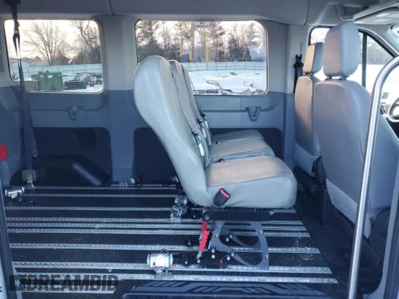 ✅ 2016 Ford Transit XL • VIN: 1FMZK1CM5GKA27095 • Lot: 88112265. Wystawiony na Copart z przebiegiem 73 951 mil. Bezpłatny archiwum sprzedaży aukcyjnych z USA i szczegółowy raport historii pojazdu na DreamBid. Zdjęcie 11.