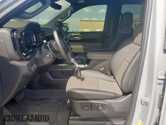 ✅ 2025 Chevrolet Silverado 1500 • VIN: 3GCUKHE81SG131512 • Лот: 67035875. Опубликован ранее на Copart с пробегом 2 852 миль. Бесплатный доступ к архиву аукционных продаж из США и подробный отчёт об истории автомобиля на DreamBid. Изображение 7.