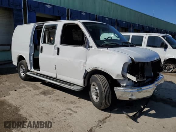 ✅ 2024 Chevrolet Express Cargo • VIN: 1GCWGAFP8R1271654 • Lot: 50373785. Listed on Copart with 3,947 mi. Free auction sales archive from the USA and detailed vehicle history report at DreamBid. Image 4.