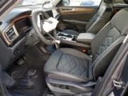 ✅ 2024 Volkswagen Atlas SE • VIN: 1V2JR2CA3RC598699 • Lot: 84902785. Wystawiony na Copart z przebiegiem 15 181 mil. Bezpłatny archiwum sprzedaży aukcyjnych z USA i szczegółowy raport historii pojazdu na DreamBid. Zdjęcie 7.