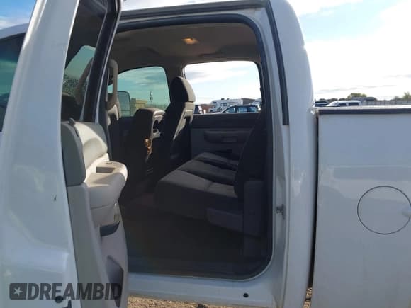 ✅ 2008 Chevrolet Silverado 2500HD LTZ • VIN: 1GCHK23K08F210631 • Лот: 43558042. Опубликован ранее на IAAI с пробегом 275 598 миль. Бесплатный доступ к архиву аукционных продаж из США и подробный отчёт об истории автомобиля на DreamBid. Изображение 8.