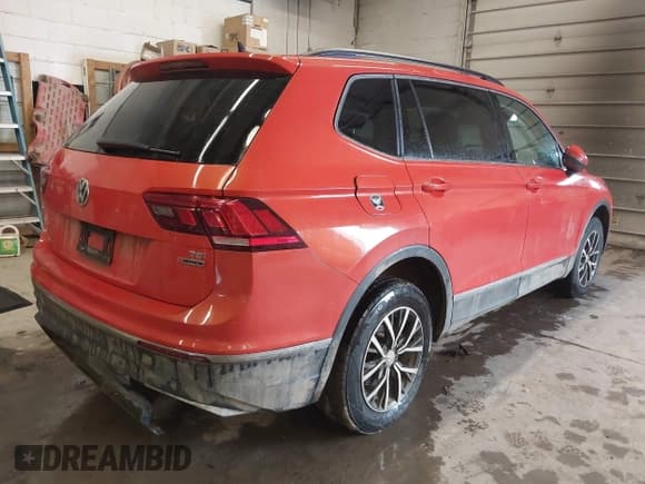 ✅ 2018 Volkswagen Tiguan SEL • VIN: 3VV2B7AX1JM190155 • Lot: 41675633. Wystawiony na IAAI z przebiegiem 91 594 mil. Bezpłatny archiwum sprzedaży aukcyjnych z USA i szczegółowy raport historii pojazdu na DreamBid. Zdjęcie 4.