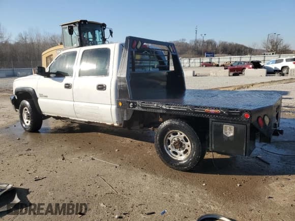 ✅ 2006 Chevrolet Silverado 2500HD Work Truck • VIN: 1GCHC23D06F198668 • Лот: 47685345. Опубликован ранее на Copart с пробегом 382 158 миль. Бесплатный доступ к архиву аукционных продаж из США и подробный отчёт об истории автомобиля на DreamBid. Изображение 2.