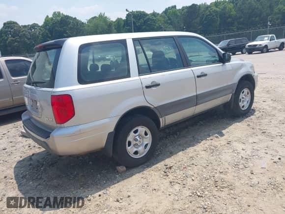 2004 Honda Pilot LX with VIN 2HKYF18184H562032, listed as a IAAI auction lot 42400804 with Not provided miles and . Bid and sale history available at DreamBid. Image 4.