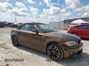 ✅ 2012 BMW 1 Series 128i • VIN: WBAUL7C58CVM83122 • Lot: 65450675. Wystawiony na Copart z przebiegiem 102 654 mil. Bezpłatny archiwum sprzedaży aukcyjnych z USA i szczegółowy raport historii pojazdu na DreamBid. Zdjęcie 4.