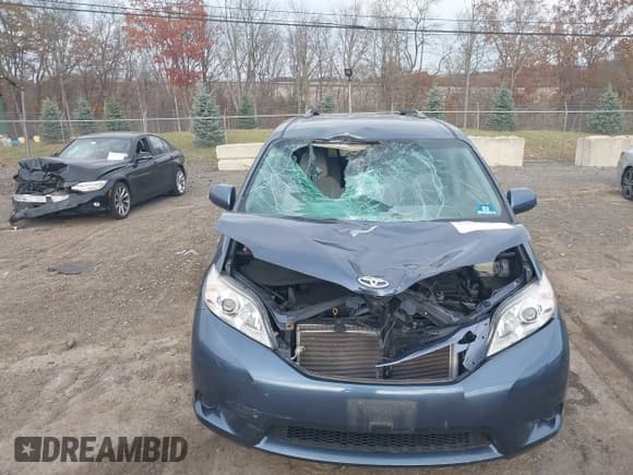 ✅ 2016 Toyota Sienna LE • VIN: 5TDJK3DC4GS136708 • Lot: 43590926. Wystawiony na IAAI z przebiegiem 63 246 mil. Bezpłatny archiwum sprzedaży aukcyjnych z USA i szczegółowy raport historii pojazdu na DreamBid. Zdjęcie 6.