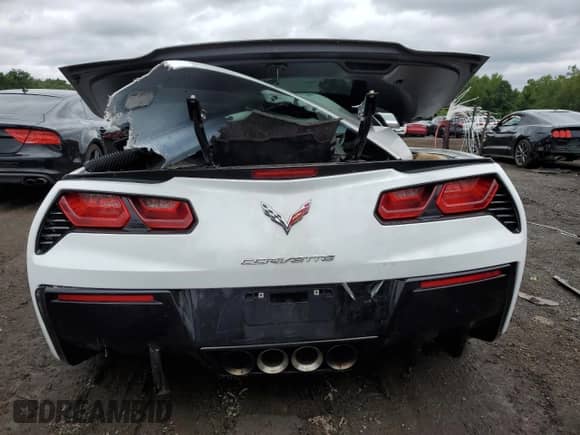2016 Chevrolet Corvette 1LT с VIN 1G1YB2D76G5122190, выставлен на аукционе Copart как лот 66334334 с пробегом 32 918 миль миль и Списание • Salvage title. История ставок и продаж доступна на DreamBid. Изображение 6.