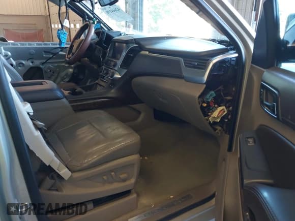 ✅ 2017 Chevrolet Tahoe LT • VIN: 1GNSCBKC5HR128980 • Lot: 42644191. Listed on IAAI with 203,635 mi. Free auction sales archive from the USA and detailed vehicle history report at DreamBid. Image 5.