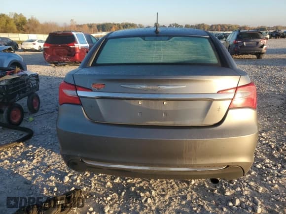 ✅ 2012 Chrysler 200 Limited • VIN: 1C3CCBCB3CN224887 • Лот: 90402525. Опубликован ранее на Copart с пробегом 176 326 миль. Бесплатный доступ к архиву аукционных продаж из США и подробный отчёт об истории автомобиля на DreamBid. Изображение 6.