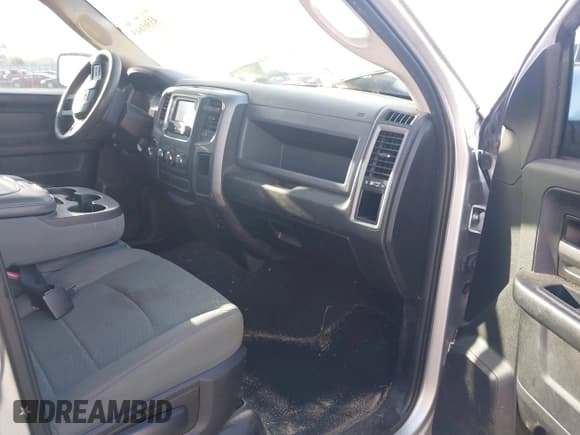 ✅ 2019 Ram 1500 Express • VIN: 1C6RR6KT7KS538894 • Lot: 43361643. Wystawiony na IAAI z przebiegiem 57 184 mil. Bezpłatny archiwum sprzedaży aukcyjnych z USA i szczegółowy raport historii pojazdu na DreamBid. Zdjęcie 5.