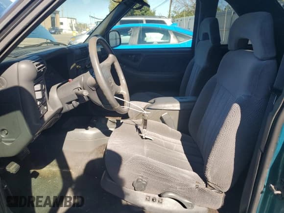 ✅ 1996 Chevrolet Blazer LS • VIN: 1GNCS18W7TK140620 • Лот: 87446815. Опубликован ранее на Copart с пробегом 186 497 миль. Бесплатный доступ к архиву аукционных продаж из США и подробный отчёт об истории автомобиля на DreamBid. Изображение 7.