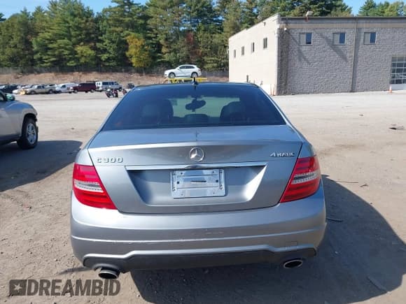 ✅ 2013 Mercedes-Benz C 300 Sport • VIN: WDDGF8AB1DR252245 • Lot: 43314231. Wystawiony na IAAI z przebiegiem 126 296 mil. Bezpłatny archiwum sprzedaży aukcyjnych z USA i szczegółowy raport historii pojazdu na DreamBid. Zdjęcie 16.