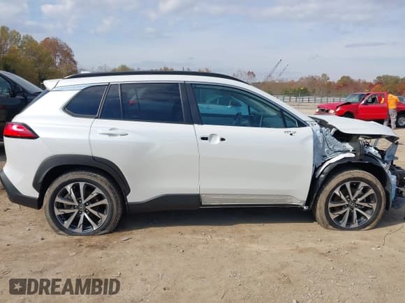 ✅ 2023 Toyota Corolla Cross XLE • VIN: 7MUDAABG4PV049875 • Лот: 43579727. Опубликован ранее на IAAI с пробегом 16 453 миль. Бесплатный доступ к архиву аукционных продаж из США и подробный отчёт об истории автомобиля на DreamBid. Изображение 13.