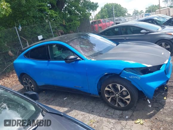 ✅ 2022 Ford Mustang Mach-E Premium • VIN: 3FMTK3R77NMA28340 • Lot: 42233063. Listed on IAAI with 22,893 mi. Free auction sales archive from the USA and detailed vehicle history report at DreamBid. Image 14.