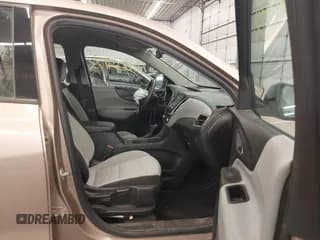 ✅ 2019 Chevrolet Equinox LS • VIN: 2GNAXHEV7K6199391 • Lot: 42234173. Wystawiony na IAAI z przebiegiem 106 275 mil. Bezpłatny archiwum sprzedaży aukcyjnych z USA i szczegółowy raport historii pojazdu na DreamBid. Zdjęcie 5.