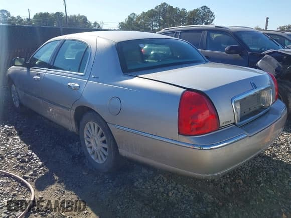 ✅ 2003 Lincoln Town Car Executive • VIN: 1LNHM81W53Y706603 • Lot: 43703566. Listed on IAAI with Not provided. Free auction sales archive from the USA and detailed vehicle history report at DreamBid. Image 3.