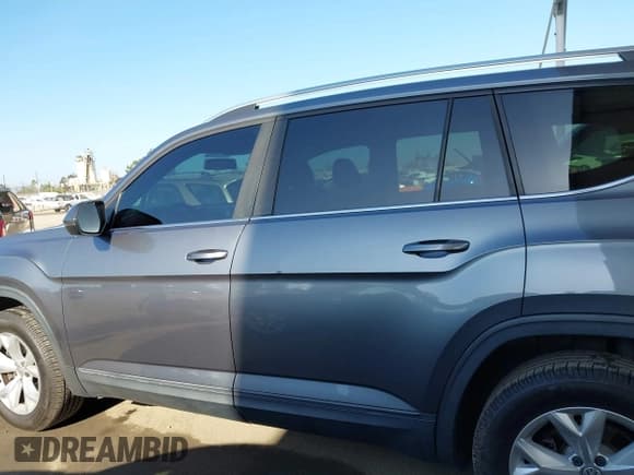 ✅ 2018 Volkswagen Atlas S • VIN: 1V2AP2CA2JC599675 • Lot: 42527327. Listed on IAAI with 84,445 mi. Free auction sales archive from the USA and detailed vehicle history report at DreamBid. Image 14.