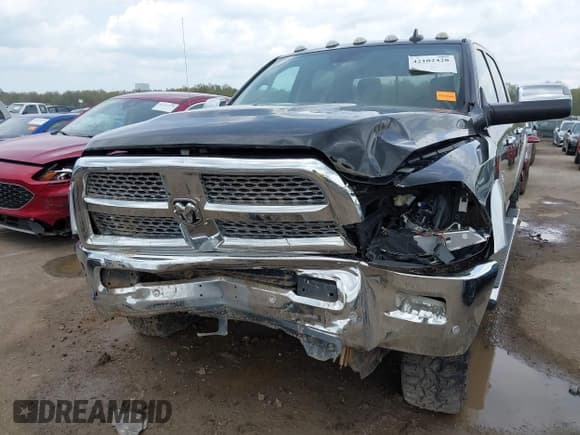 ✅ 2018 Ram 2500 Laramie • VIN: 3C6UR5FJXJG212364 • Lot: 42102428. Wystawiony na IAAI z przebiegiem 61 973 mil. Bezpłatny archiwum sprzedaży aukcyjnych z USA i szczegółowy raport historii pojazdu na DreamBid. Zdjęcie 6.