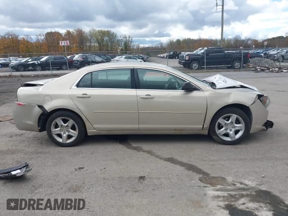 ✅ 2010 Chevrolet Malibu 1LS • VIN: 1G1ZB5EB2AF293884 • Lot: 43537559. Wystawiony na IAAI z przebiegiem 129 431 mil. Bezpłatny archiwum sprzedaży aukcyjnych z USA i szczegółowy raport historii pojazdu na DreamBid. Zdjęcie 13.