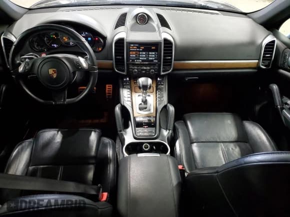 ✅ 2013 Porsche Cayenne S Hybrid • VIN: WP1AE2A22DLA16060 • Lot: 51253425. Wystawiony na Copart z przebiegiem 131 955 mil. Bezpłatny archiwum sprzedaży aukcyjnych z USA i szczegółowy raport historii pojazdu na DreamBid. Zdjęcie 8.