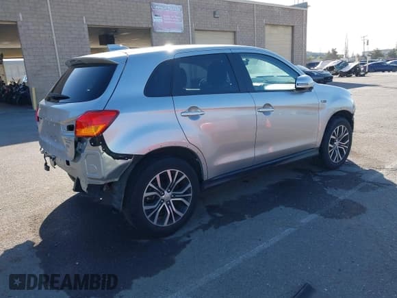 ✅ 2018 Mitsubishi Outlander SE • VIN: JA4AP3AW9JZ036006 • Lot: 42278902. Listed on IAAI with 72,250 mi. Free auction sales archive from the USA and detailed vehicle history report at DreamBid. Image 4.
