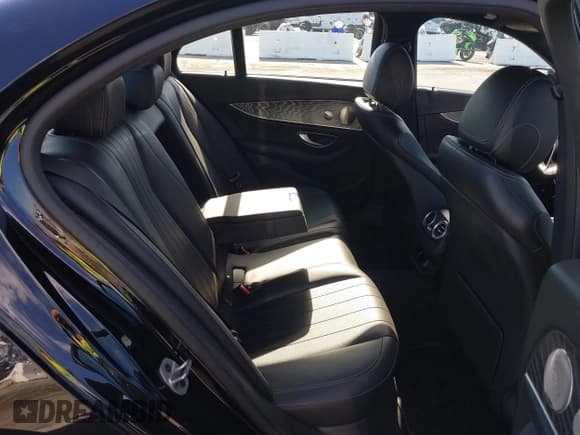 ✅ 2022 Mercedes-Benz E 350 • VIN: W1KZF8DB2NB096182 • Lot: 43758535. Listed on IAAI with 90,993 mi. Free auction sales archive from the USA and detailed vehicle history report at DreamBid. Image 8.