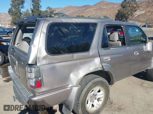 ✅ 2002 Toyota 4Runner SR5 • VIN: JT3GN86R620231044 • Lot: 43655682. Listed on IAAI with 258,013 mi. Free auction sales archive from the USA and detailed vehicle history report at DreamBid. Image 6.