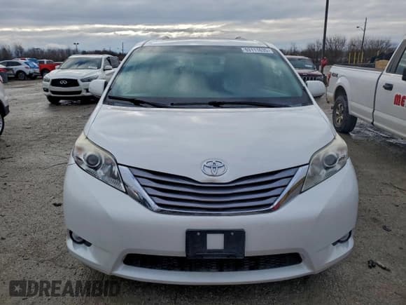 ✅ 2015 Toyota Sienna XLE • VIN: 5TDYK3DC4FS647039 • Lot: 93111635. Wystawiony na Copart z przebiegiem 67 258 mil. Bezpłatny archiwum sprzedaży aukcyjnych z USA i szczegółowy raport historii pojazdu na DreamBid. Zdjęcie 5.