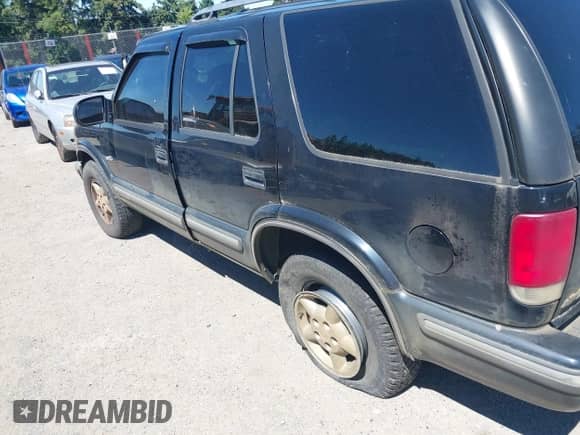 1999 Chevrolet Blazer LT with VIN 1GNDT13W1X2148856, listed as a IAAI auction lot 42830006 with Not provided miles and . Bid and sale history available at DreamBid. Image 6.