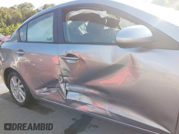 ✅ 2012 Mazda 3 i Touring • VIN: JM1BL1VF7C1516003 • Lot: 43039621. Listed on IAAI with 178,524 mi. Free auction sales archive from the USA and detailed vehicle history report at DreamBid. Image 6.