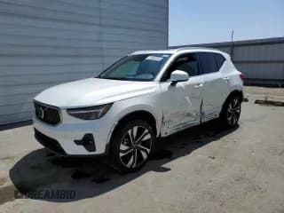 ✅ 2025 Volvo XC40 Plus Bright Theme • VIN: YV4L12UE8S2505753 • Лот: 60558845. Опубликован ранее на Copart с пробегом 3 688 миль. Бесплатный доступ к архиву аукционных продаж из США и подробный отчёт об истории автомобиля на DreamBid. Изображение 1.
