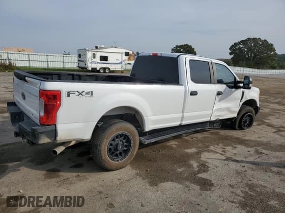 ✅ 2017 Ford F-250 Lariat • VIN: 1FT7W2B64HEF00302 • Lot: 87032745. Wystawiony na Copart z przebiegiem 83 218 mil. Bezpłatny archiwum sprzedaży aukcyjnych z USA i szczegółowy raport historii pojazdu na DreamBid. Zdjęcie 3.