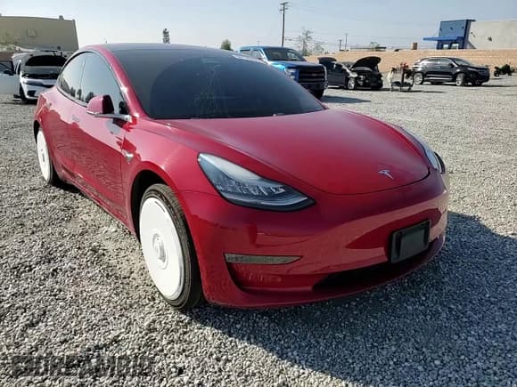 ✅ 2018 Tesla Model 3 Long Range Battery • VIN: 5YJ3E1EB1JF135246 • Lot: 86125325. Wystawiony na Copart z przebiegiem 47 901 mil. Bezpłatny archiwum sprzedaży aukcyjnych z USA i szczegółowy raport historii pojazdu na DreamBid. Zdjęcie 13.